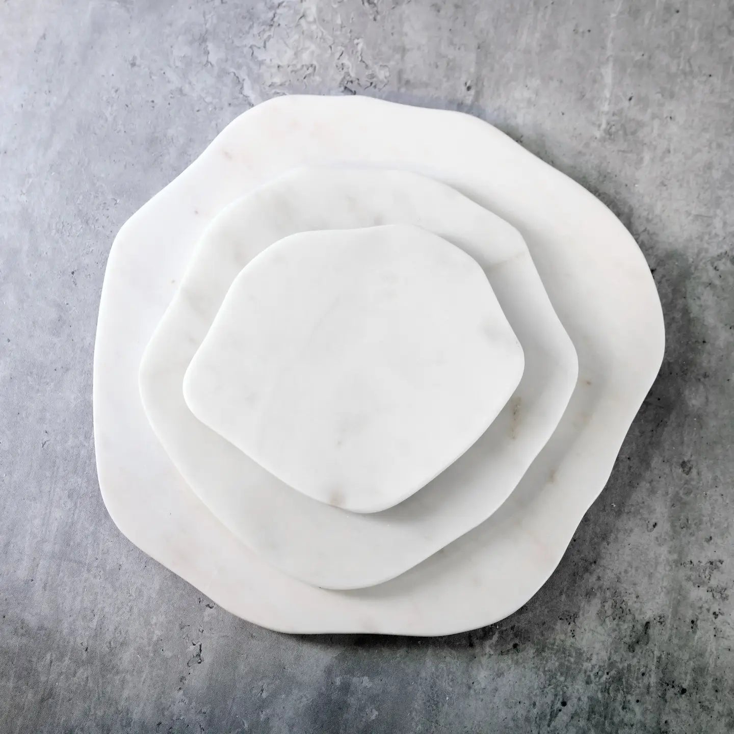 Sm. White Marble Organic Shaped Plate 6"Dia